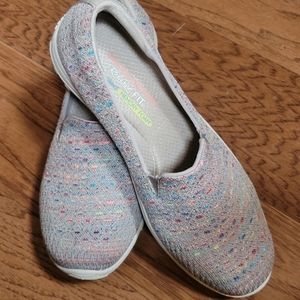 Skechers "Reggae Fest" Relaxed Fit Women's Slip On Shoes, Size 8  NEW PRICE!